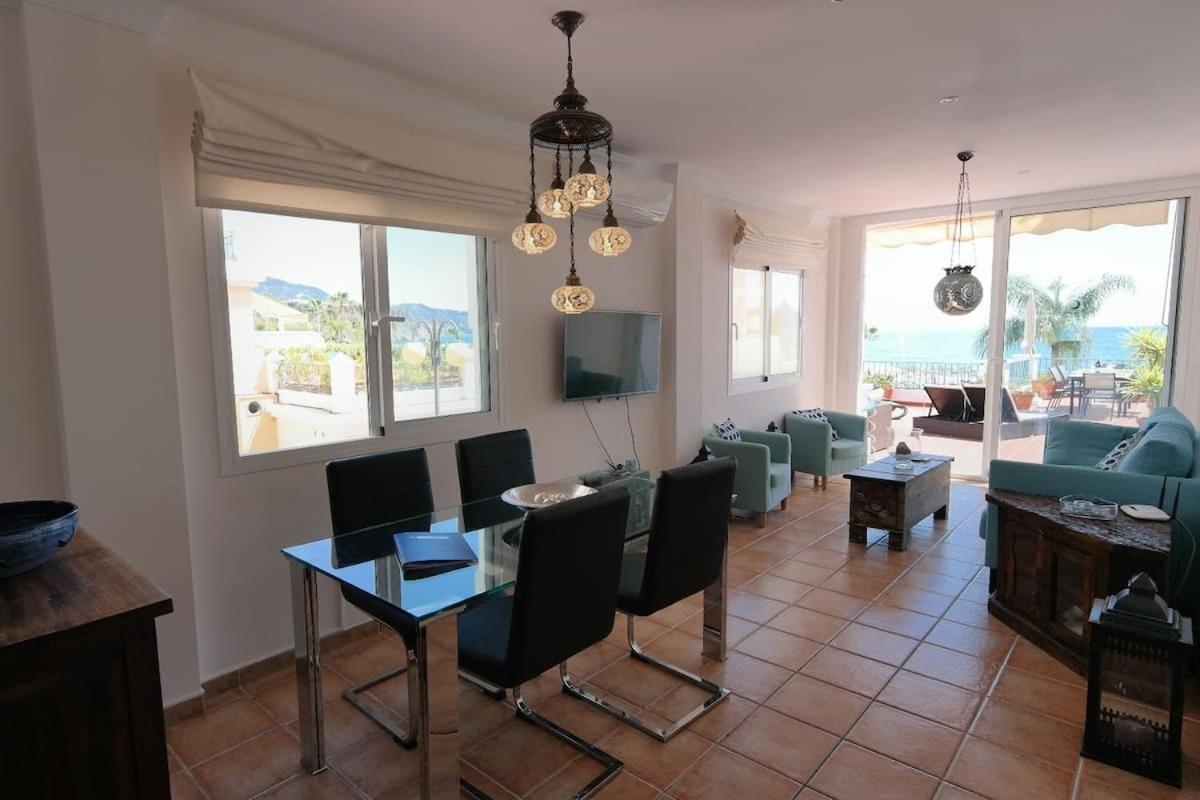 3 Bedroom Beach Frontline Apartment With Parking * Nerja