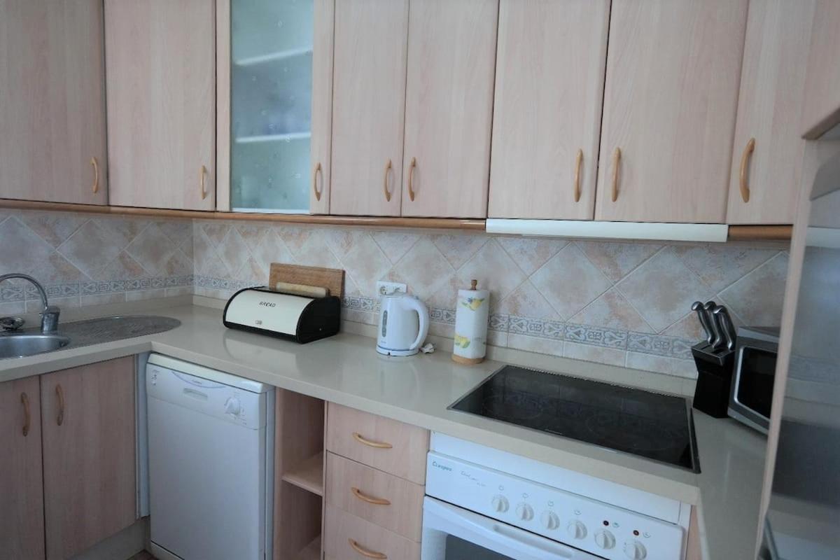 Apartamento 3 Bedroom Beach Frontline Apartment With Parking Nerja
