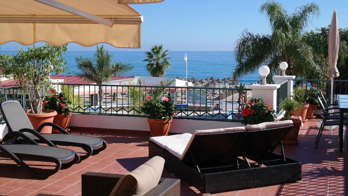 Apartamento 3 Bedroom Beach Frontline Apartment With Parking
