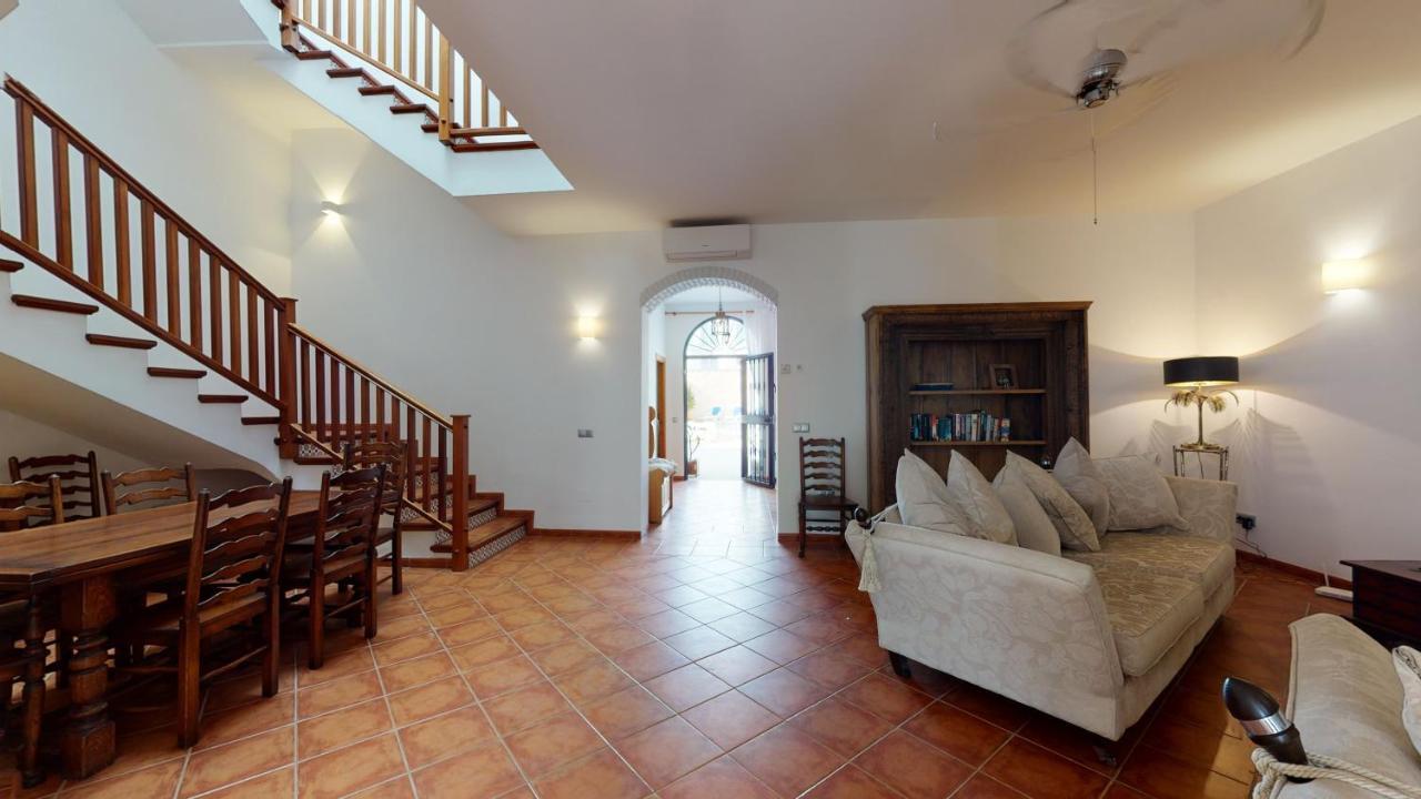 Casa de férias Luxury 5 Bed House Private Pool And Sea View Nerja