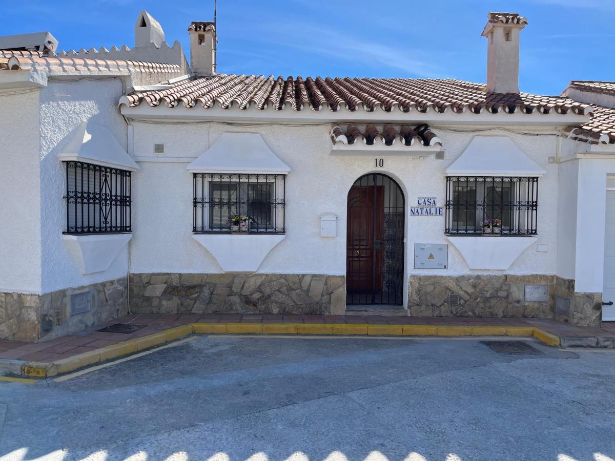 Delightful Burriana House With Magnificent & Sea Views. Casa de férias Nerja