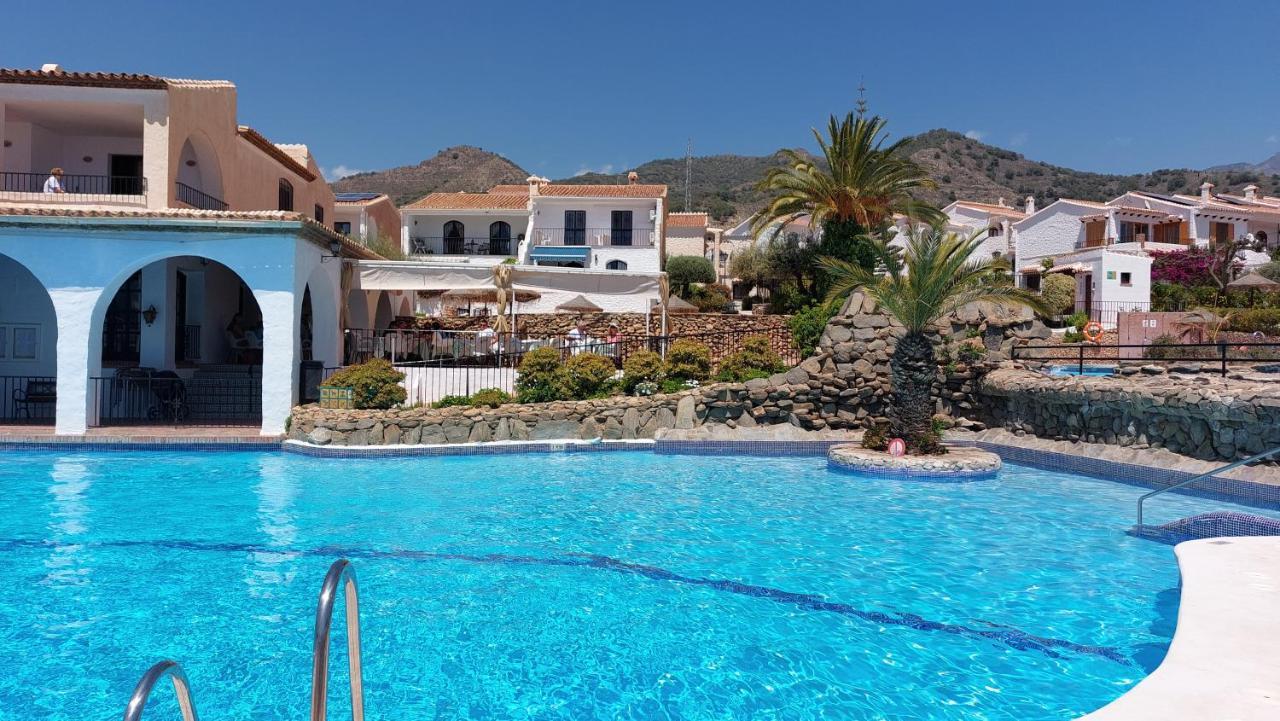 New Boho With Balcony, Private Garden And Communal Pool Сasa de vacaciones