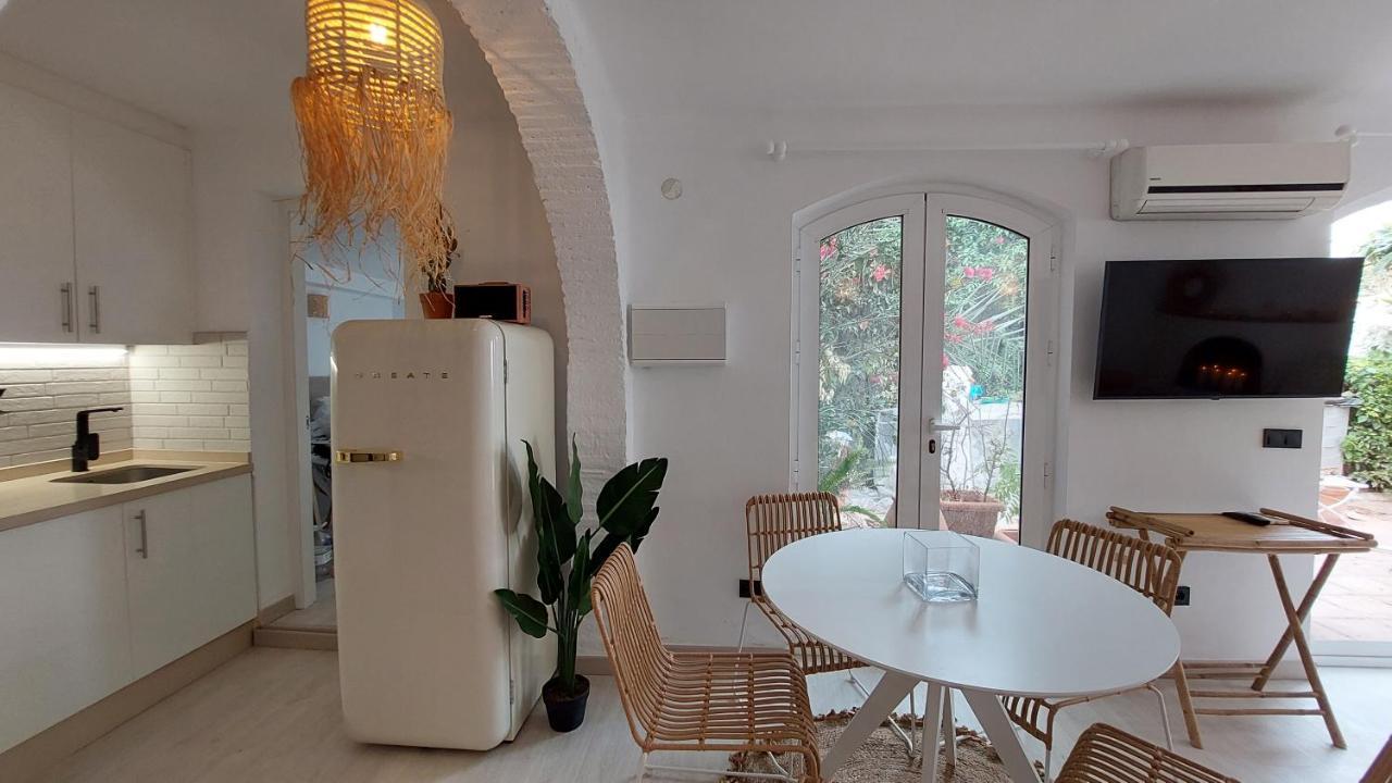 New Boho With Balcony, Private Garden And Communal Pool Сasa de vacaciones