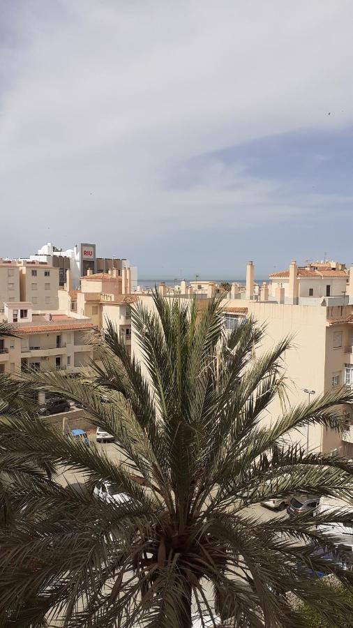 Amplío Piso Al Lado De La Playa En Apartamento *