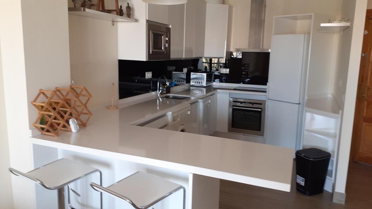 Apartamento Amplío Piso Al Lado De La Playa En *