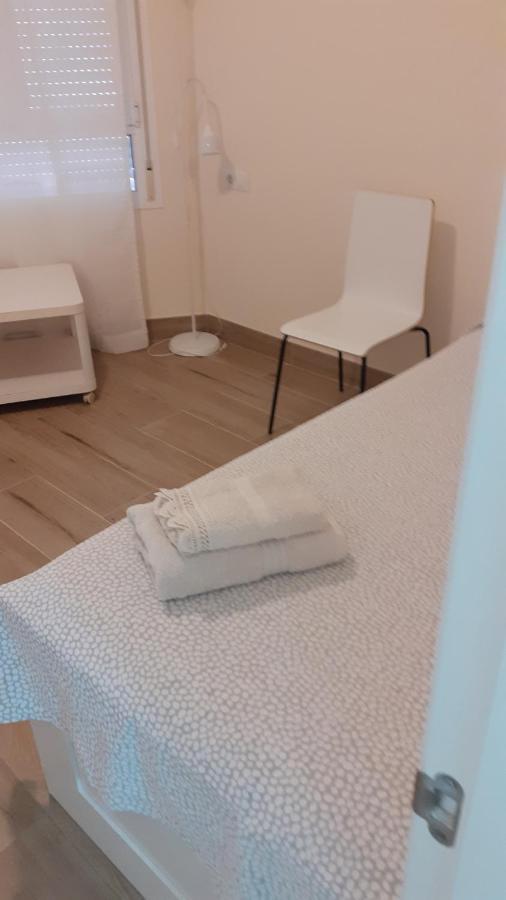 Amplío Piso Al Lado De La Playa En Apartamento *