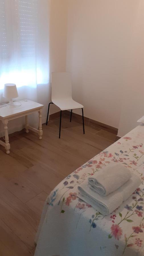 Amplío Piso Al Lado De La Playa En Apartamento