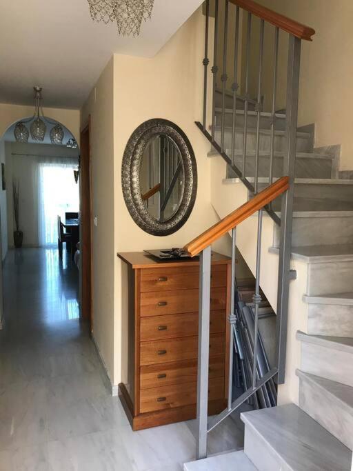 Casa de férias Stunning 2-bed House In W. Pool, A/c, Garage *