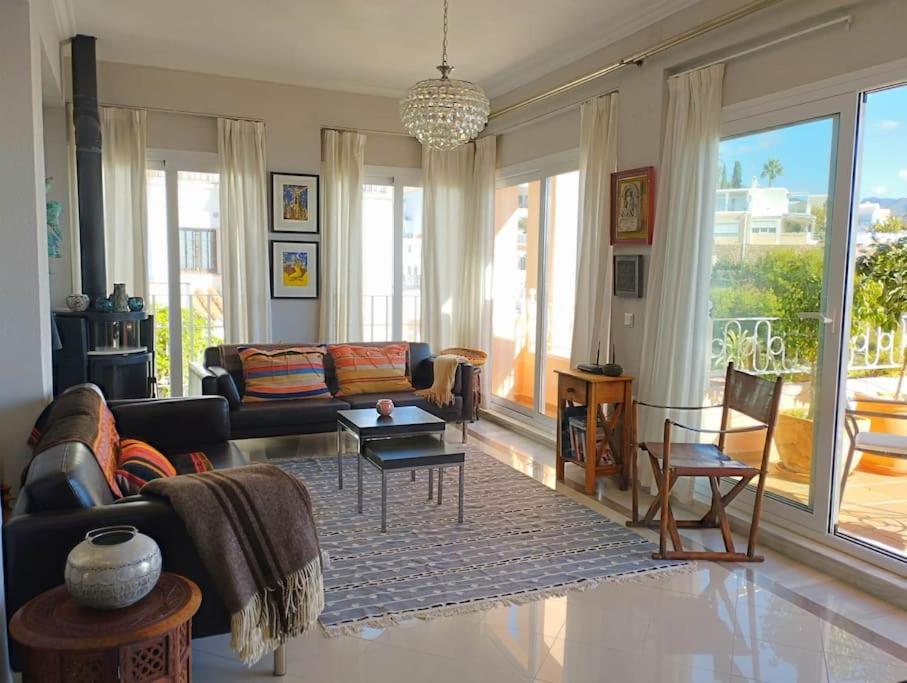 Amazing 3 Bedroom Townhouse Close To Burriana, Apartamento Nerja