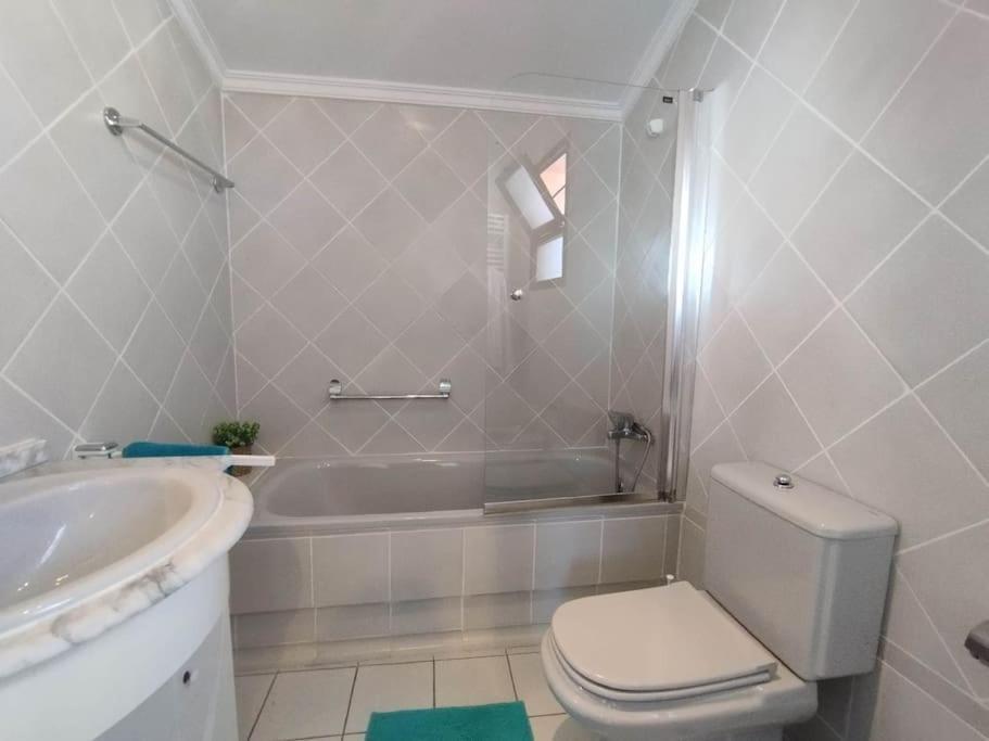 Apartamento Amazing 3 Bedroom Townhouse Close To Burriana, Nerja