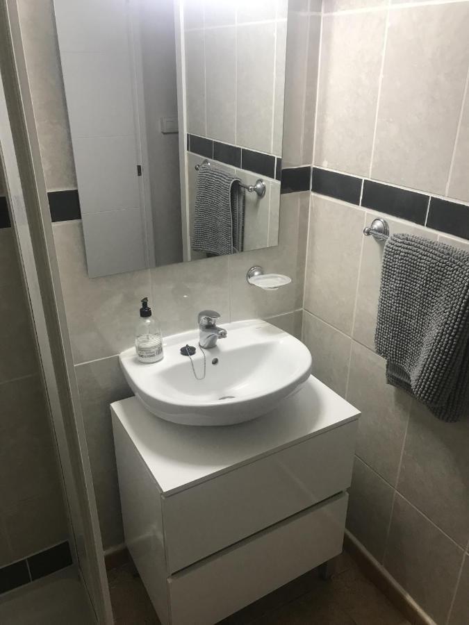 Centrally Located And Comfortable In 4b Apartamento