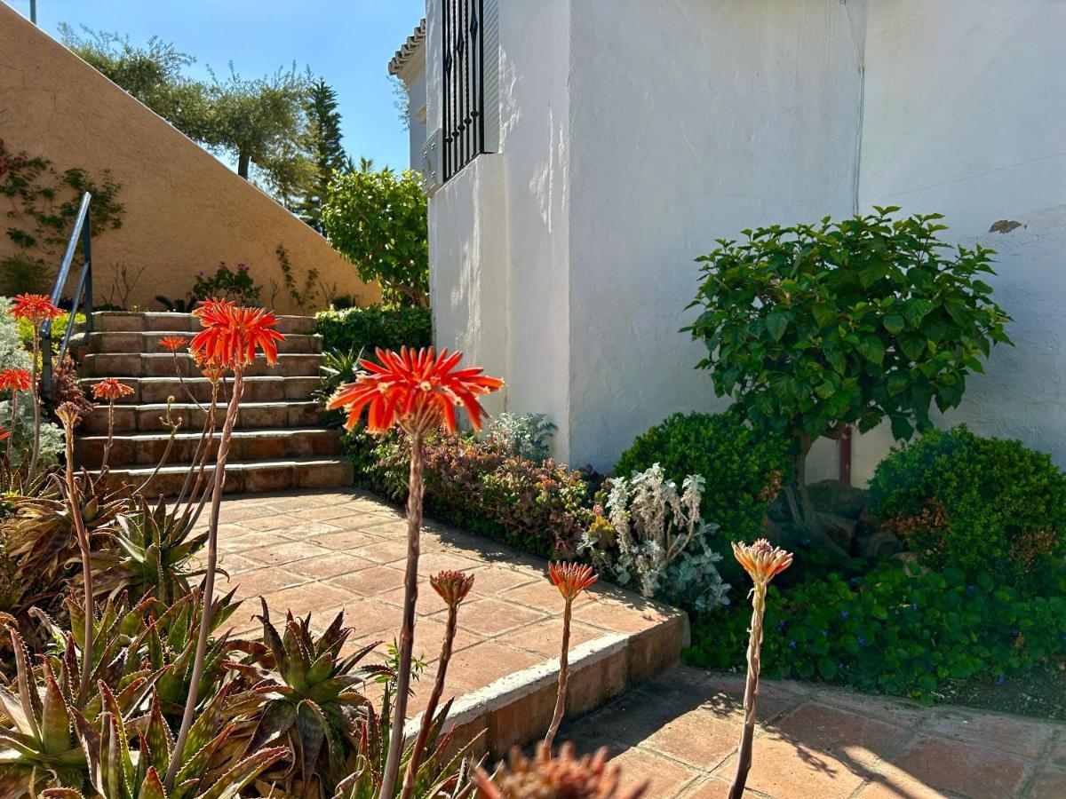 Casa Con Terraza Y Hermoso Jardín Comunal