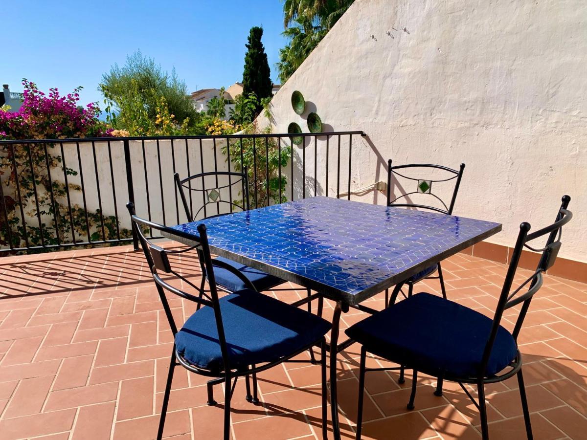 Casa Con Terraza Y Hermoso Jardín Comunal Nerja