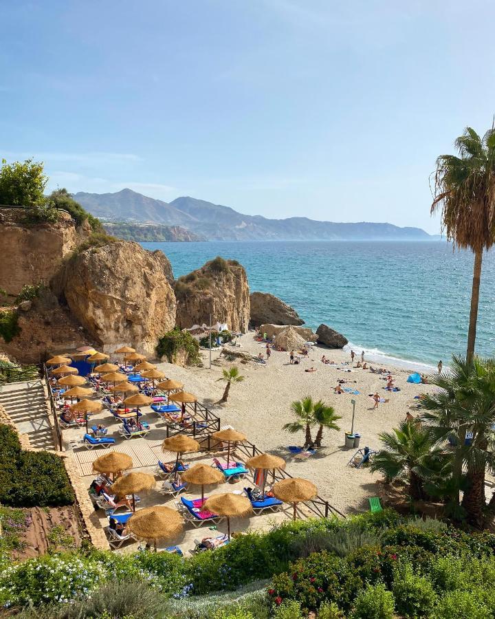 Fantastic Penthouse With Roof Terrace In The Heart Of Apartamento Nerja
