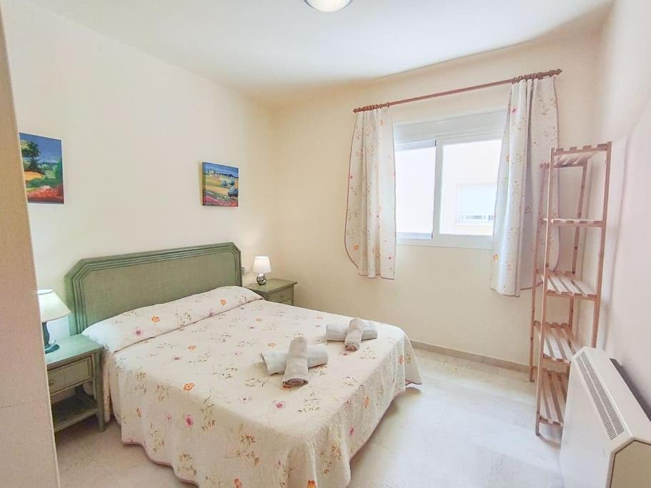 Apartment Spacious 4 Bedroom With Parking In Town Centre,