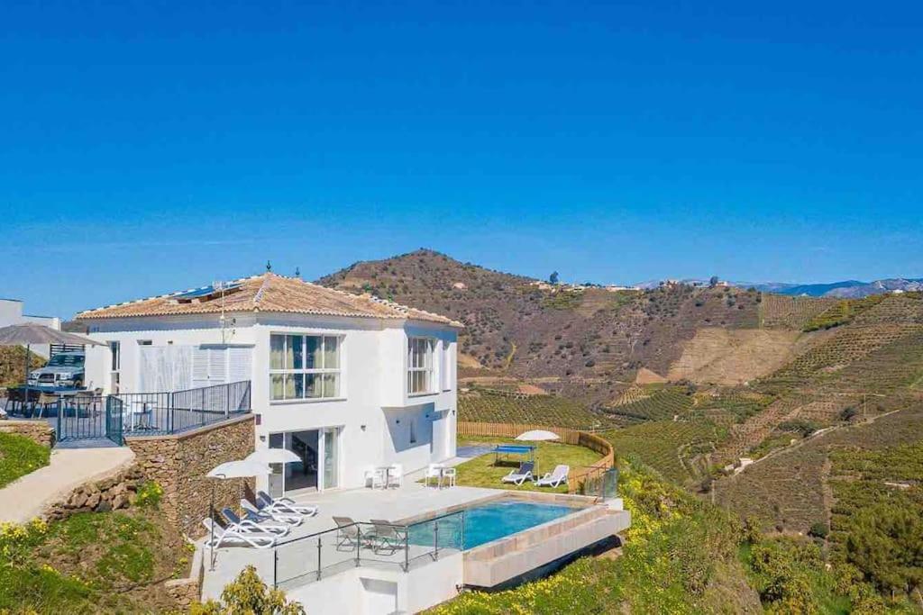 Gran Con Bonitas Vistas Villa
