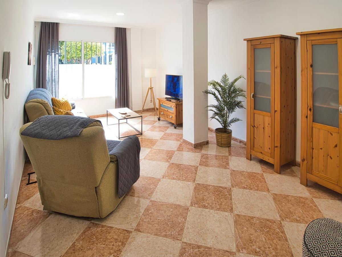 Orange Square Apartment *
