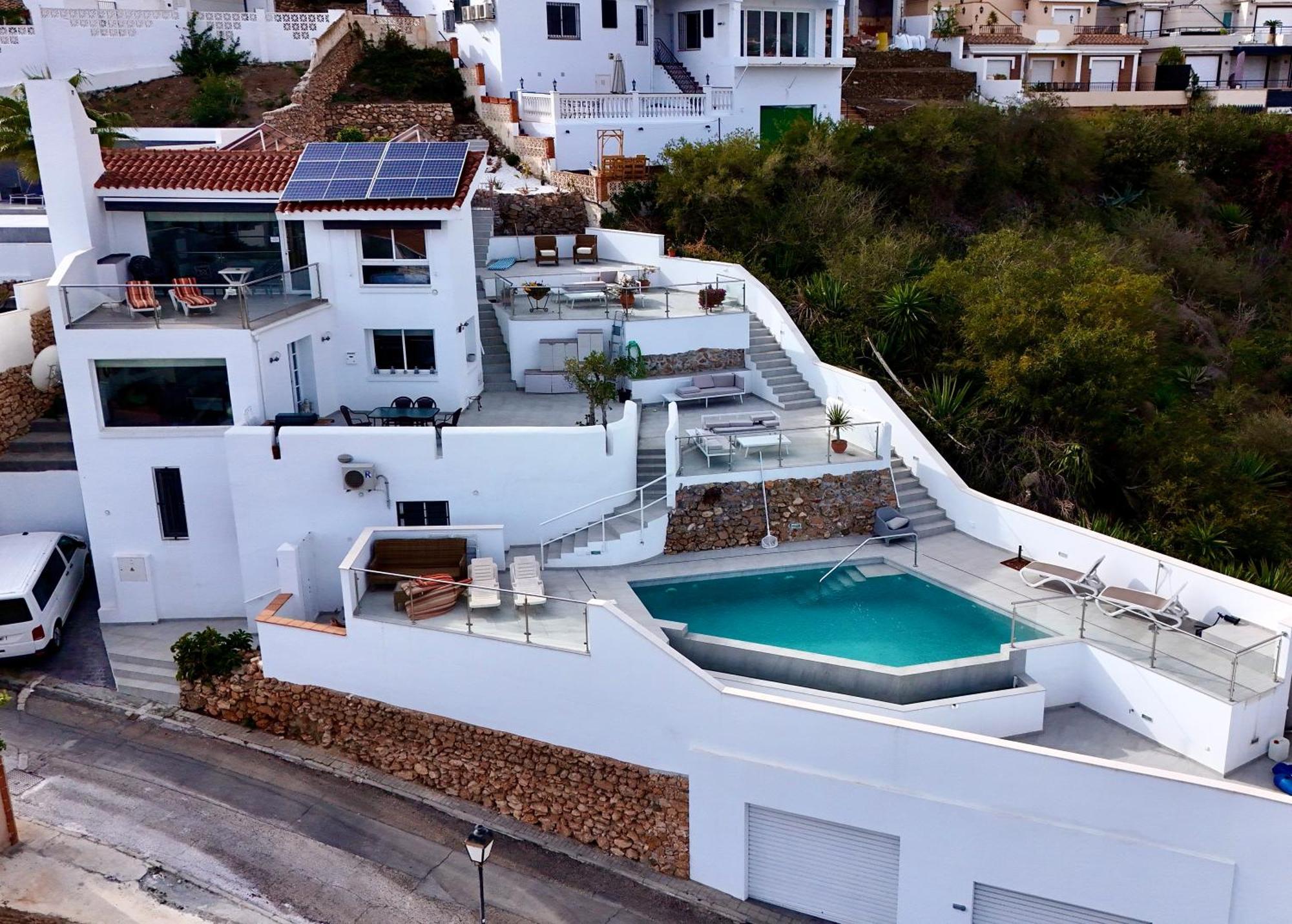 Modern + Infinity Pool. Views In Nerja!