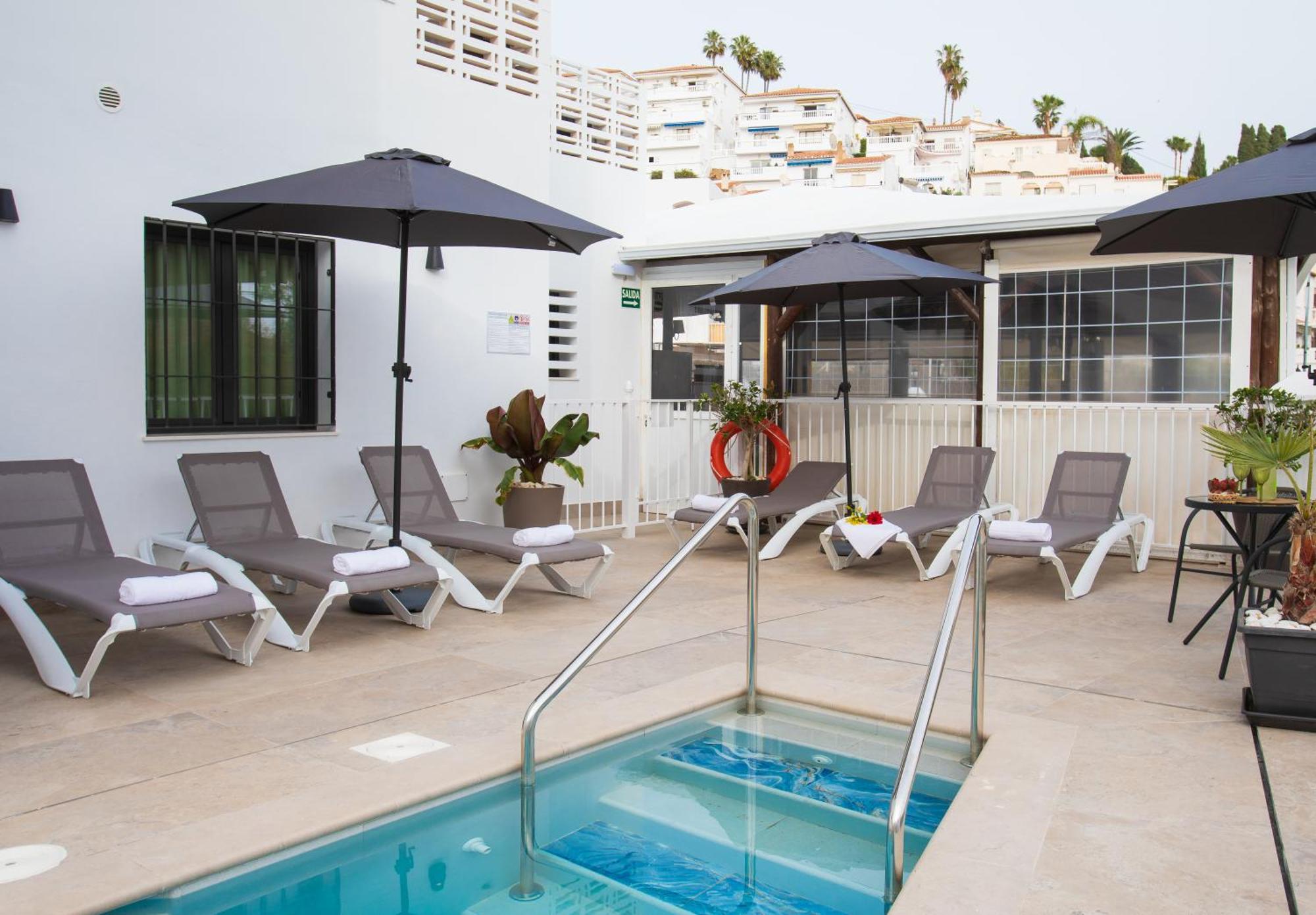 Boutique Playa Burriana * Nerja