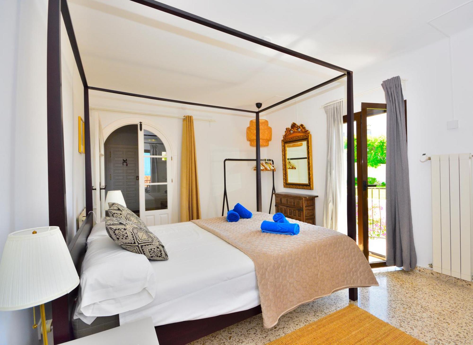 Villa Little Castle: Sea & Mountain Views In