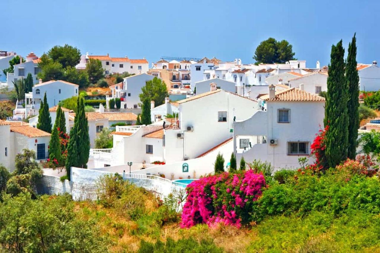Casa Kaluel Adosado Blanco Holiday home Nerja