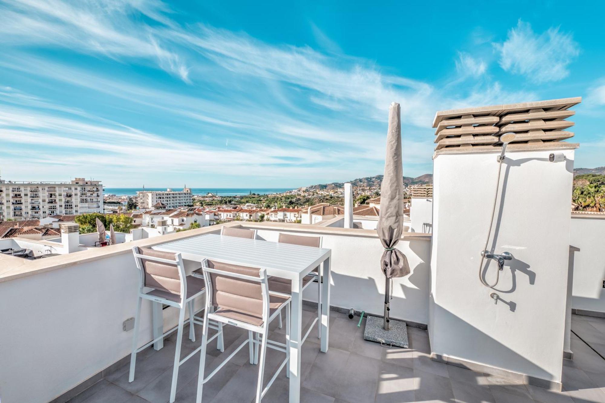 Deluxe House With Roof Terrace And Pool Nerja