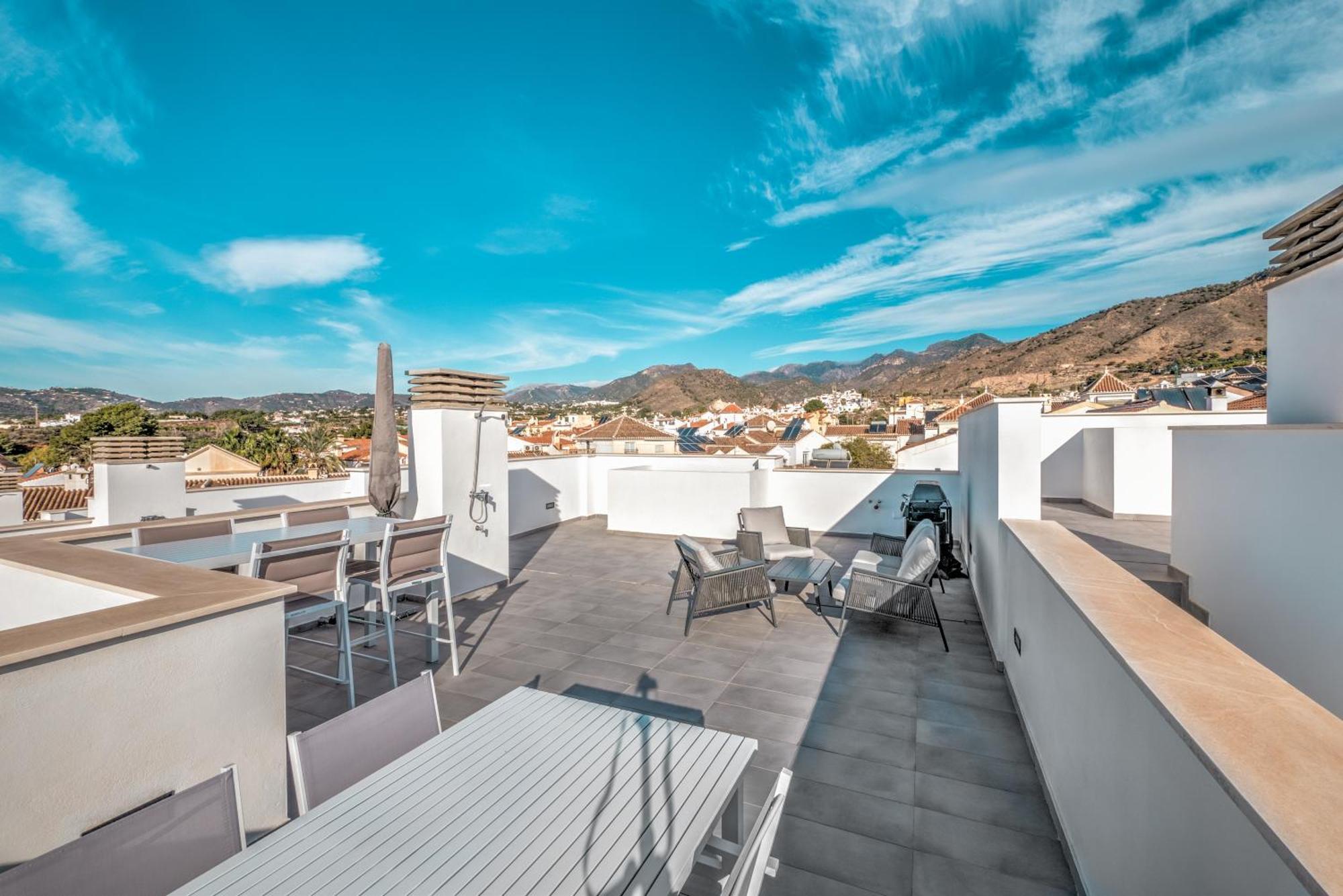 Pousada Deluxe House With Roof Terrace And Pool Nerja