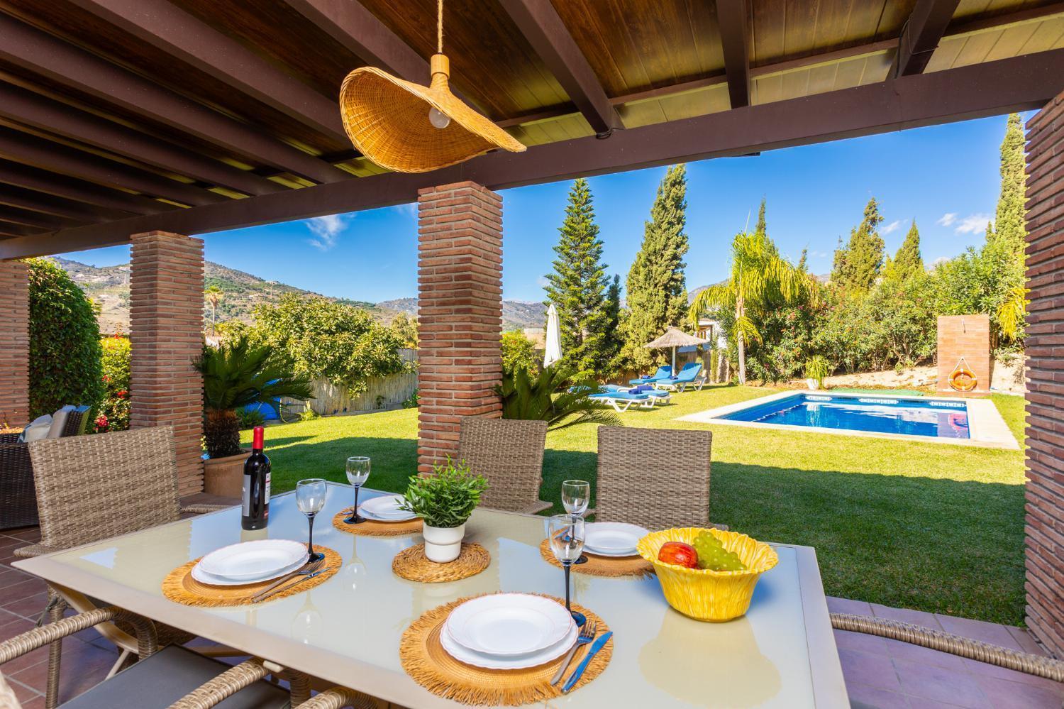 Loli Imaroga One Villa Nerja