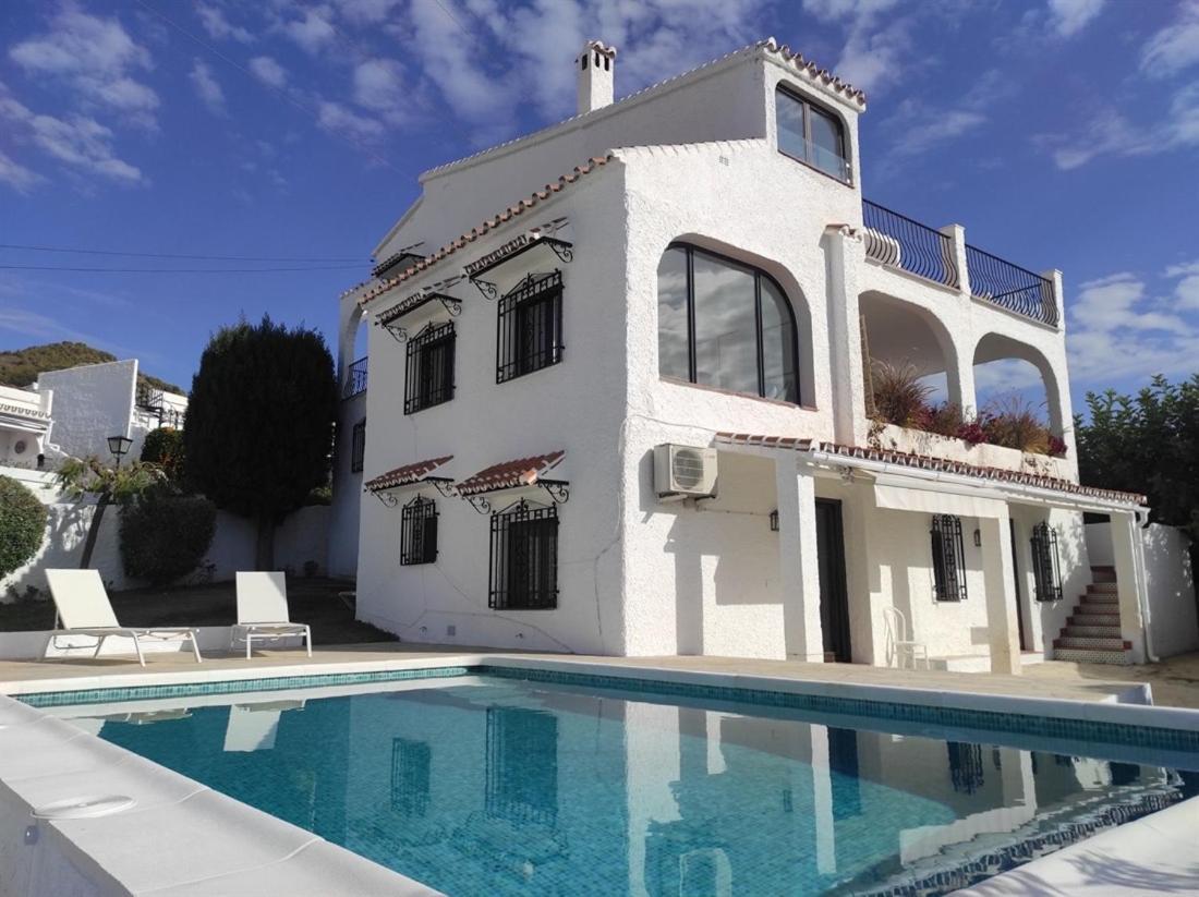 Little Castle: Sea & Mountain Views In Nerja