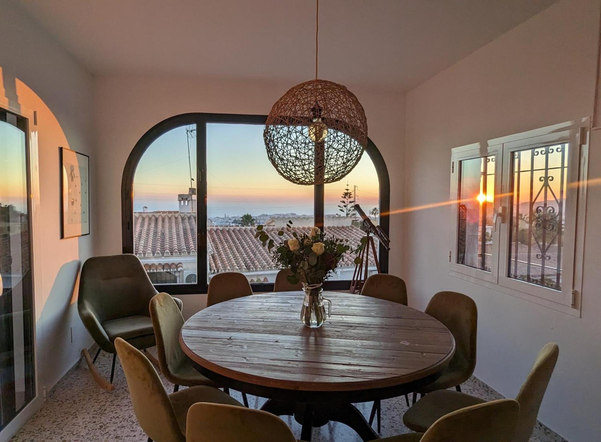 Villa Little Castle: Sea & Mountain Views In