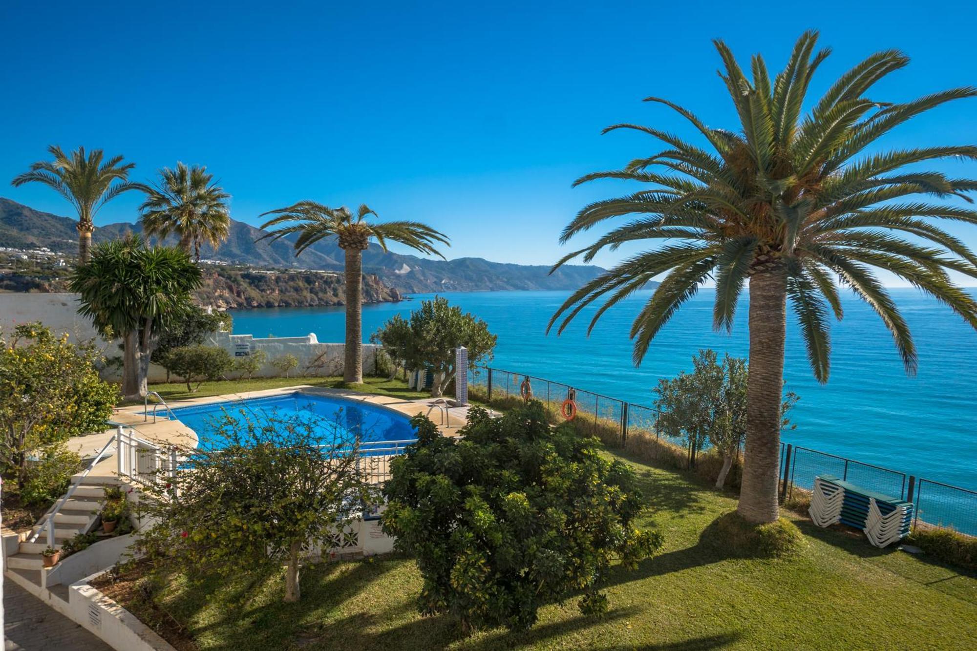 Tuhillo 1i Menyber * Nerja