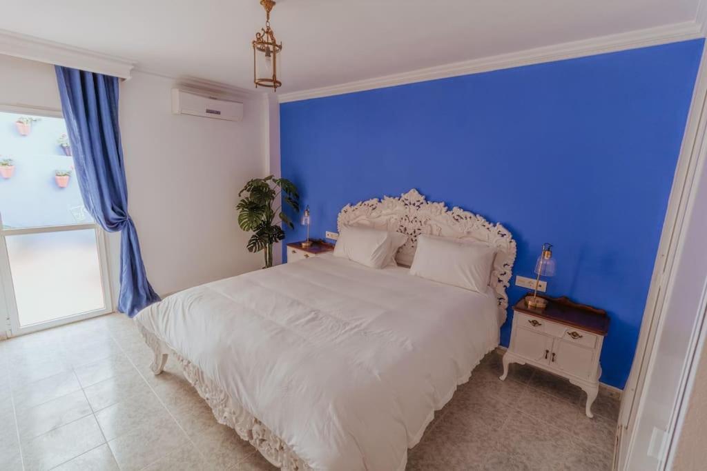 Picasso - Spacious In Old Town Apartment