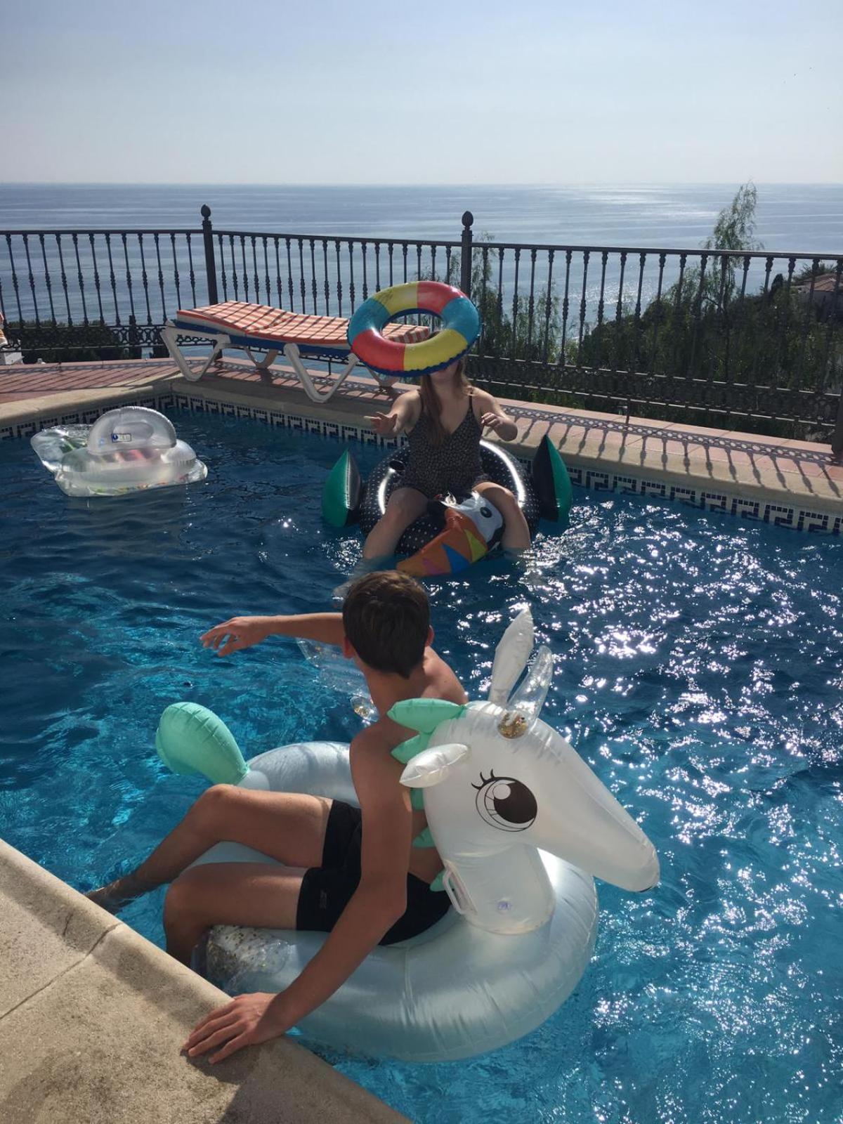 Сasa de vacaciones 5 Bed Family With Pool Nerja