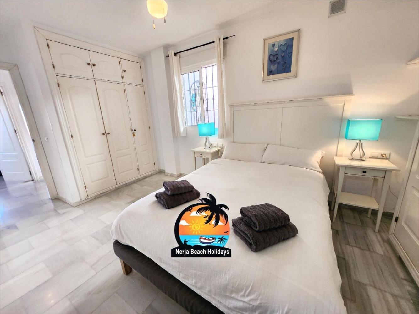 Modern 3 Bedroom Near Burriana Apartment