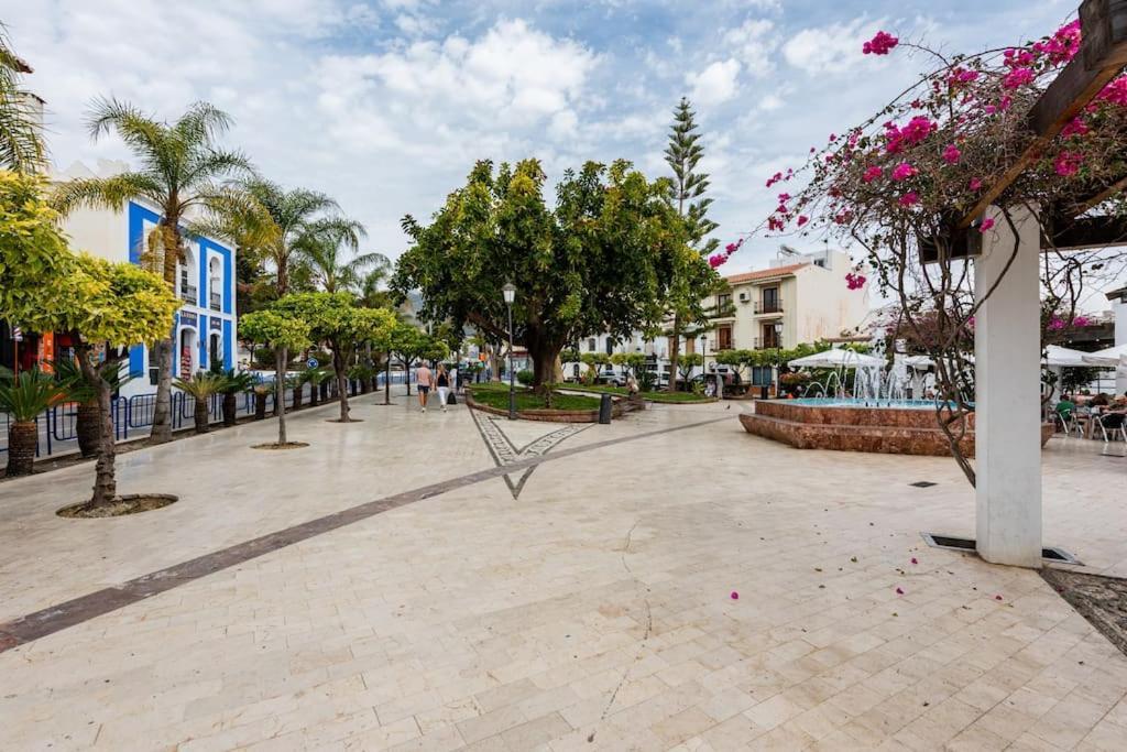 Completo Con 3 Amplios Y Gran Azotea Privada * Nerja