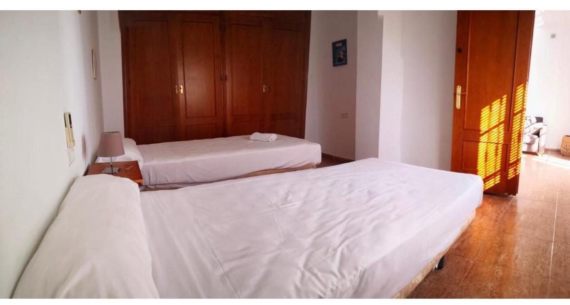 5 Bed Family With Pool Сasa de vacaciones *