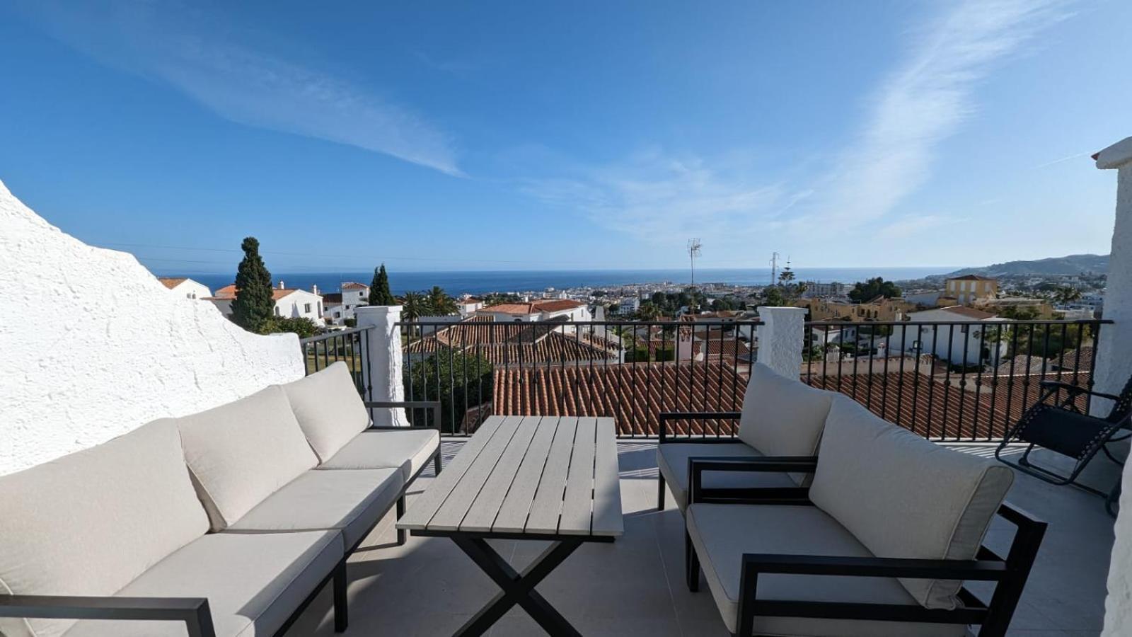Villa Little Castle: Sea & Mountain Views In