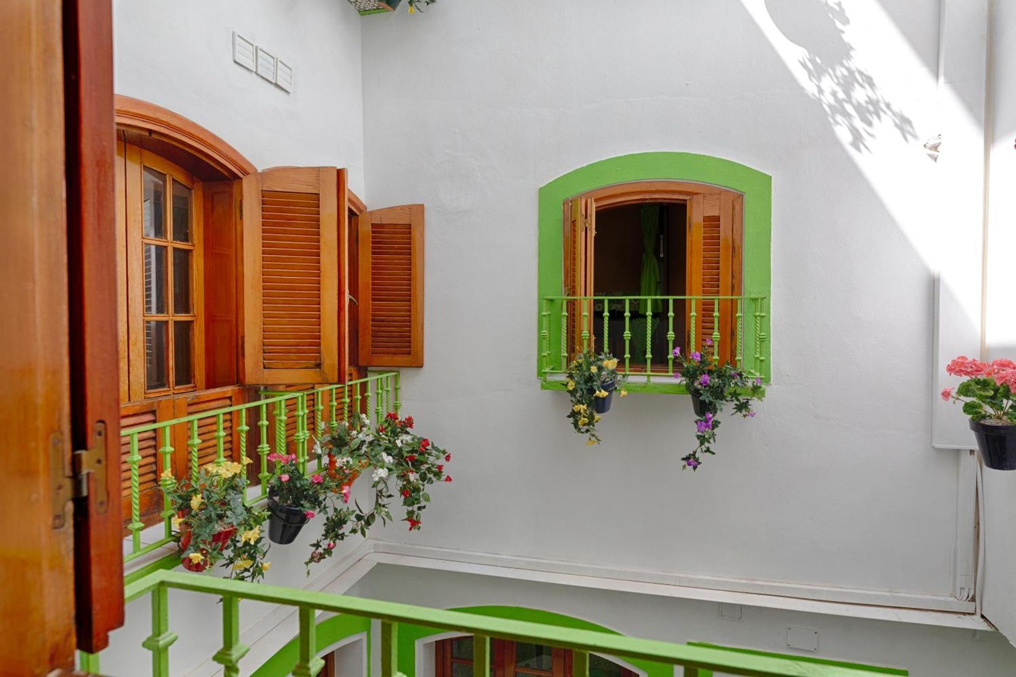 Hostel Charming *
