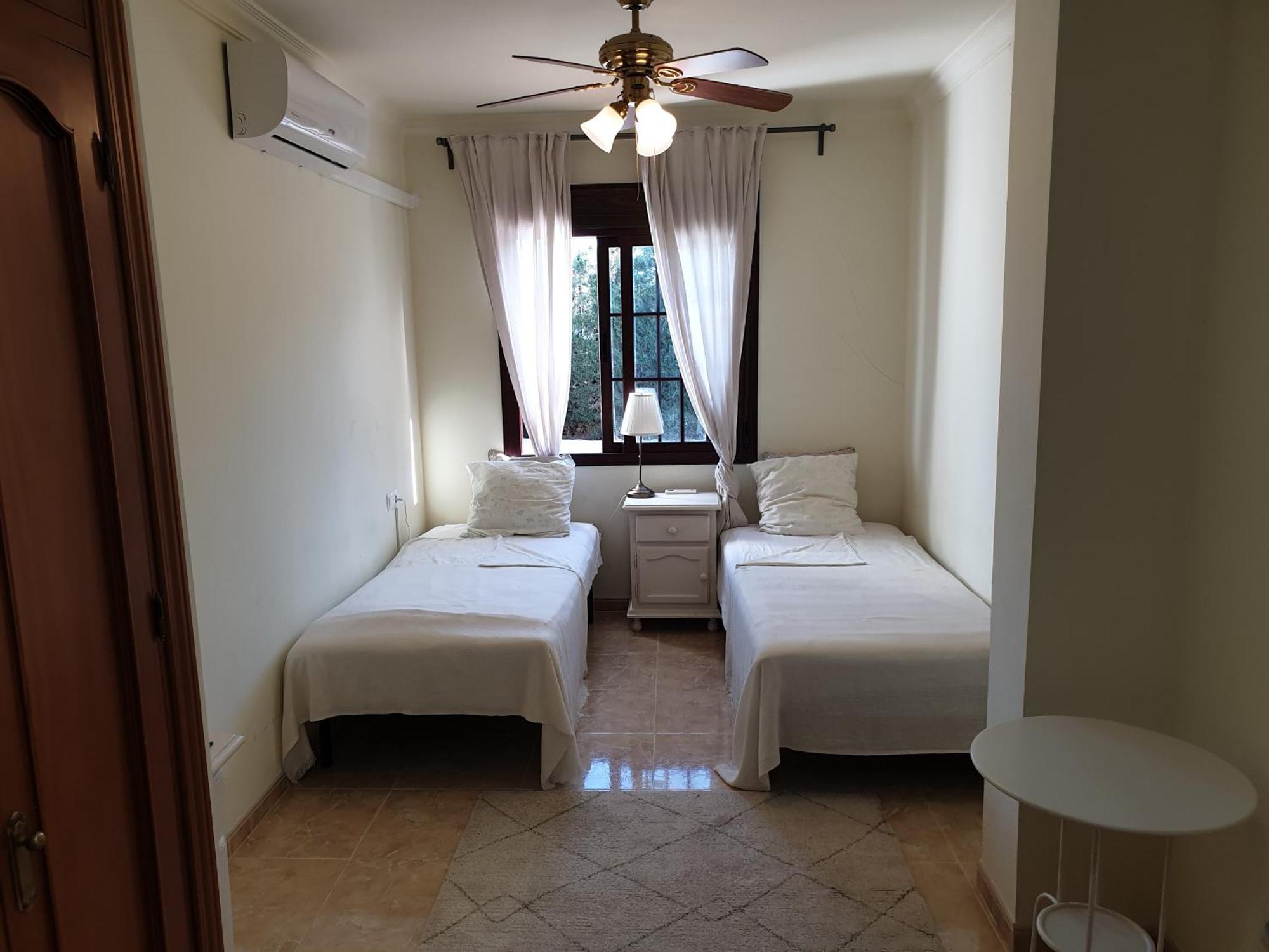 Delightful Spacious 2 Bed In Apartamento Nerja