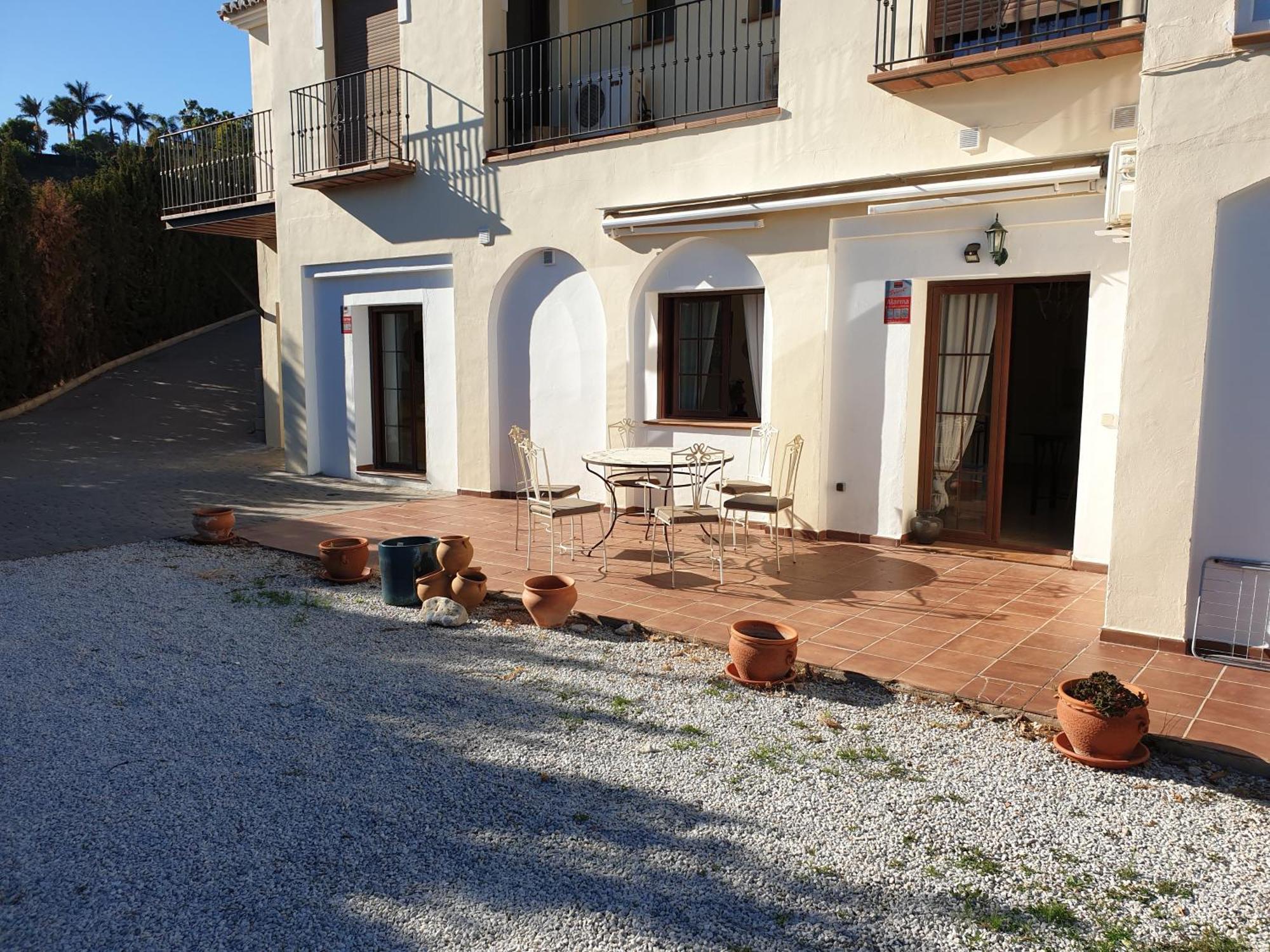 Apartamento Delightful Spacious 2 Bed In Nerja