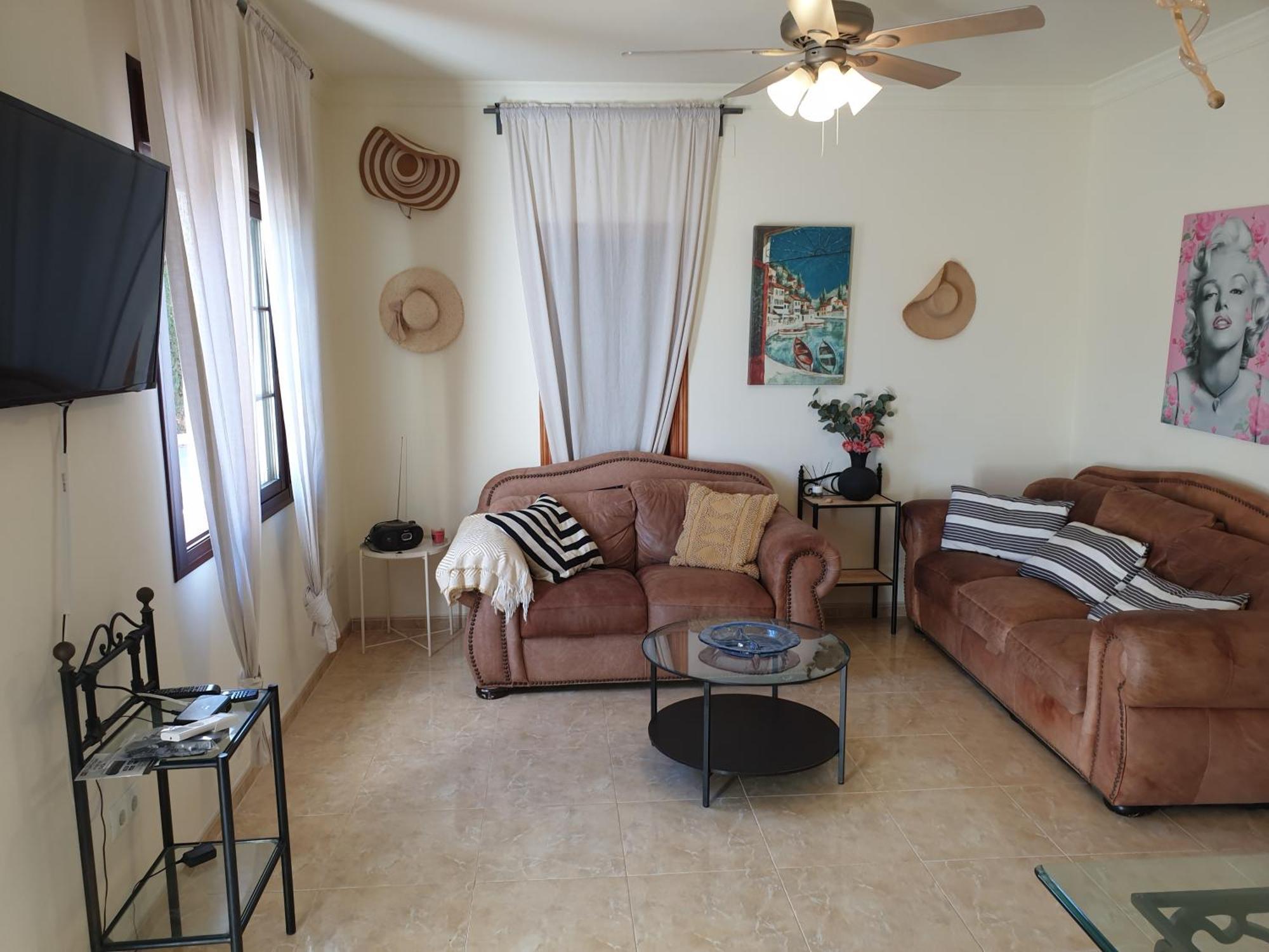 Delightful Spacious 2 Bed In Apartamento Nerja