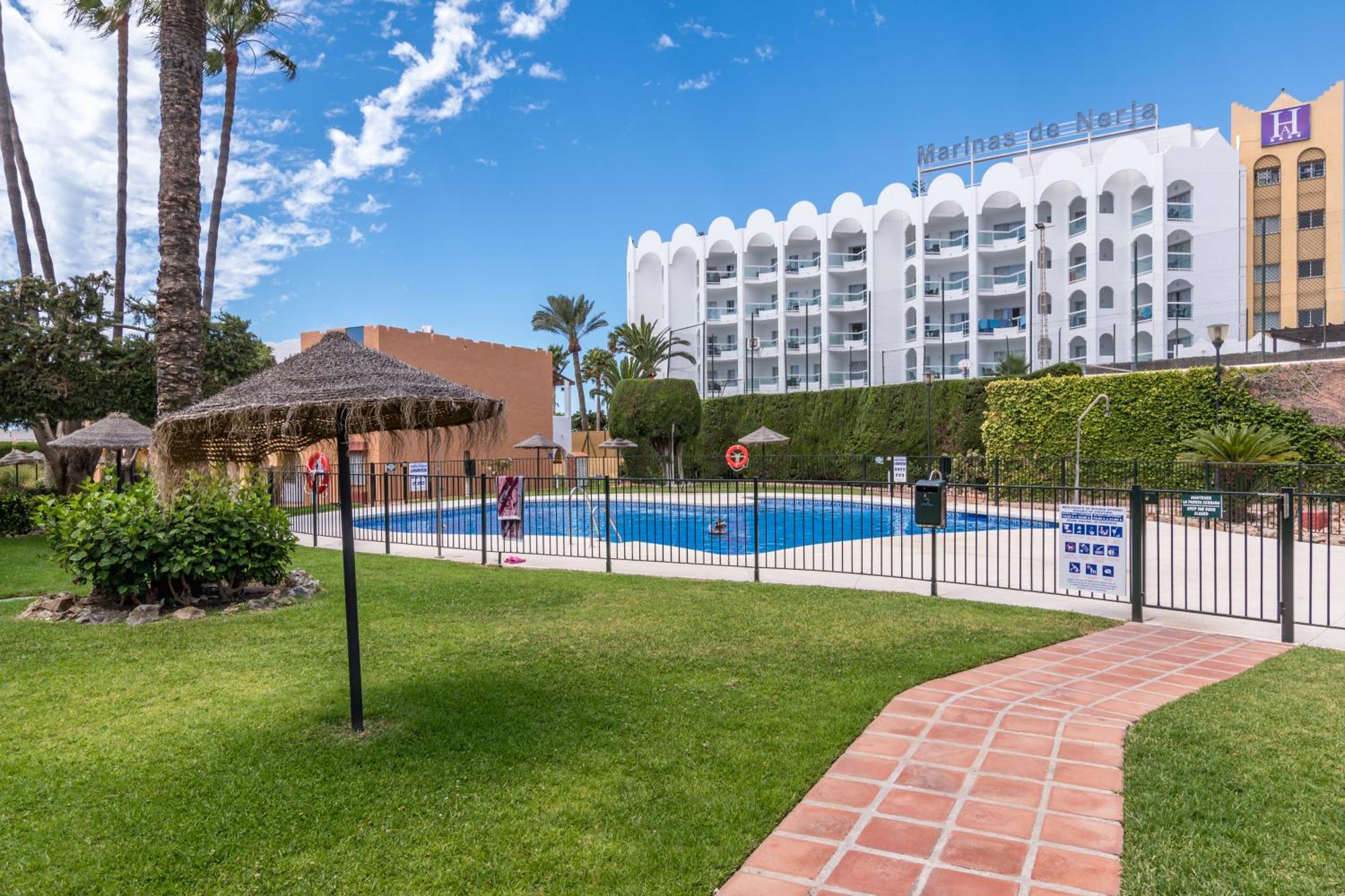 Apartamento Renovated On Beachside With Pool Nerja