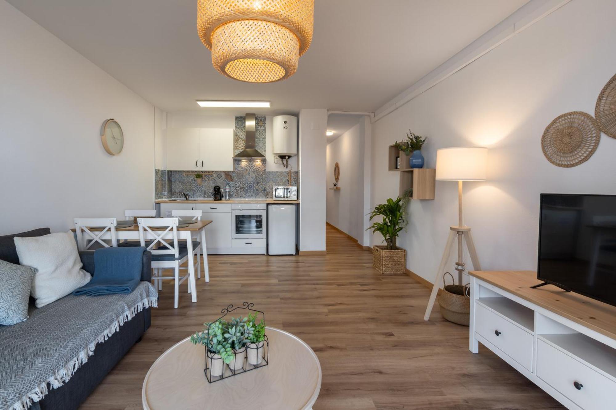 Renovated On Beachside With Pool * Nerja