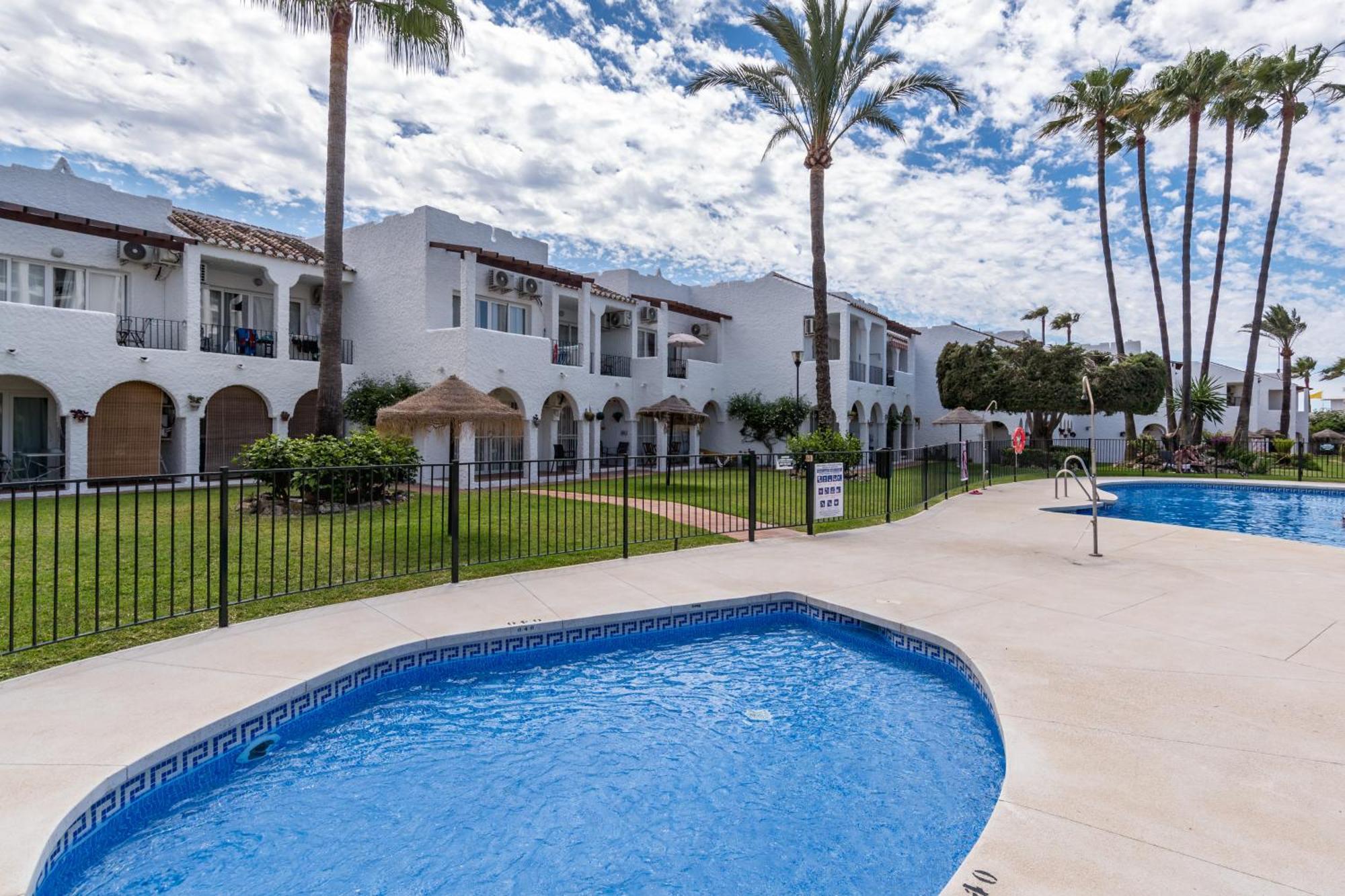 Renovated On Beachside With Pool Apartamento Nerja