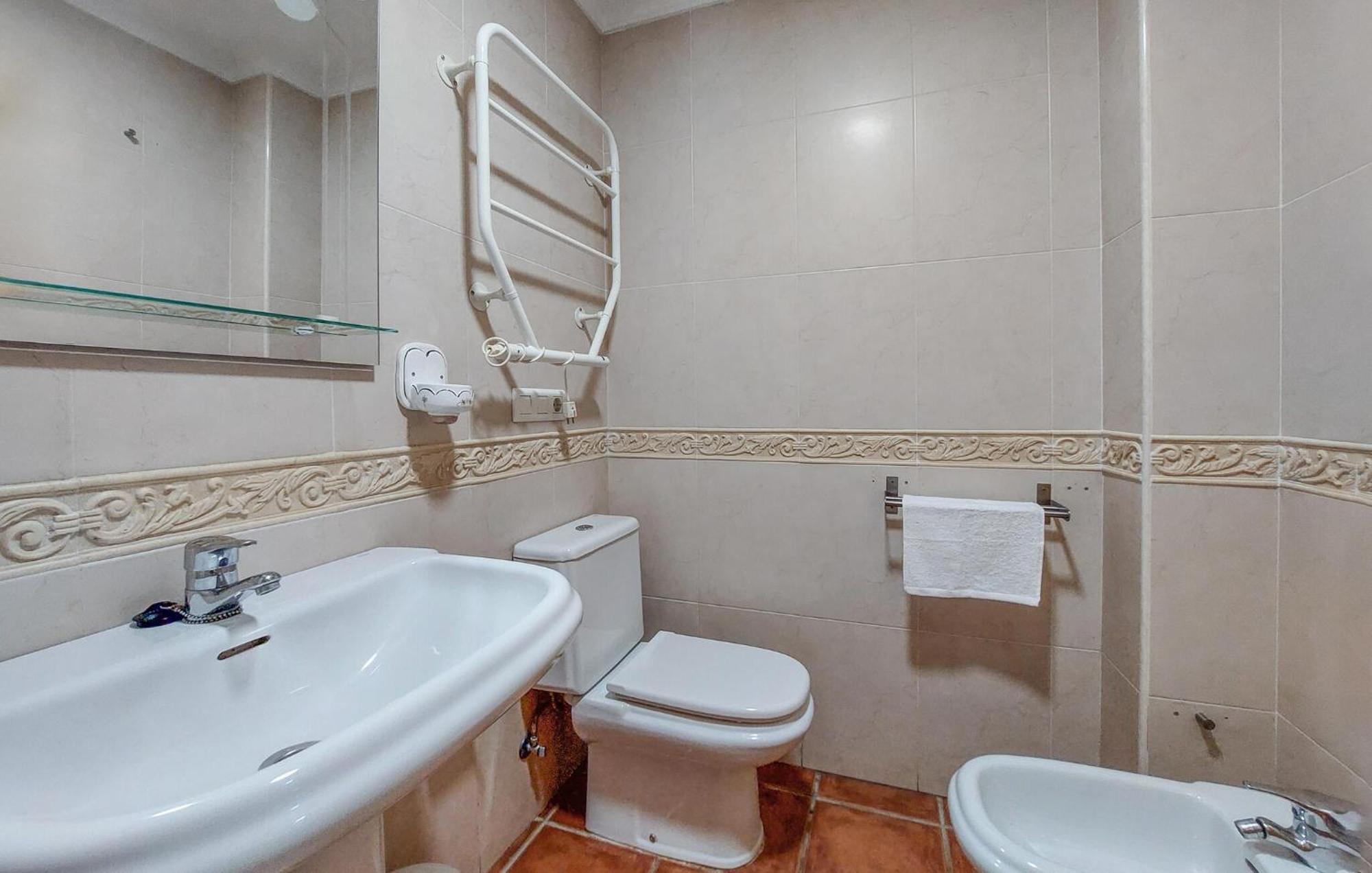 2 Bedroom Stunning In Apartamento Nerja