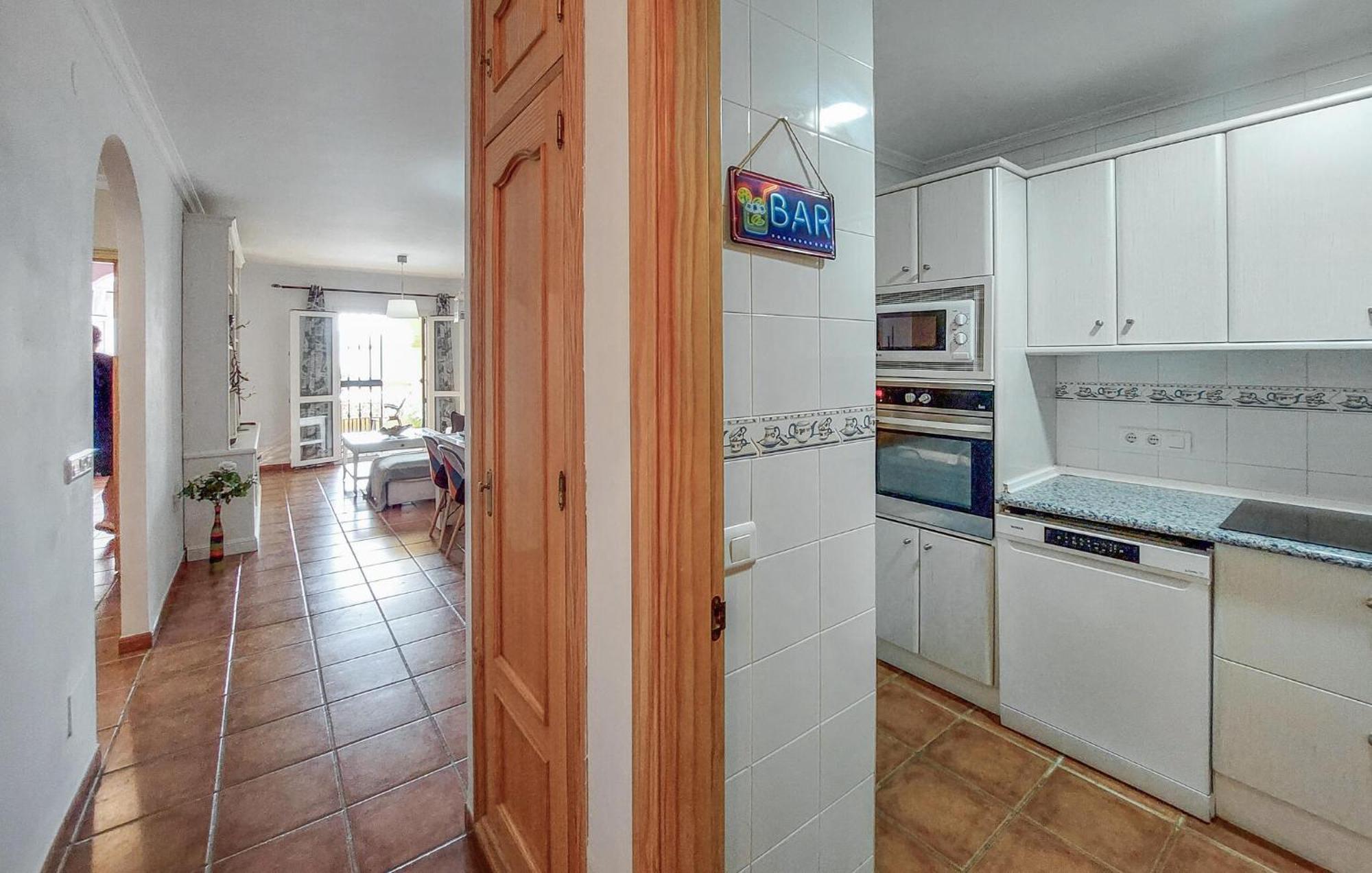 2 Bedroom Stunning In Apartamento Nerja
