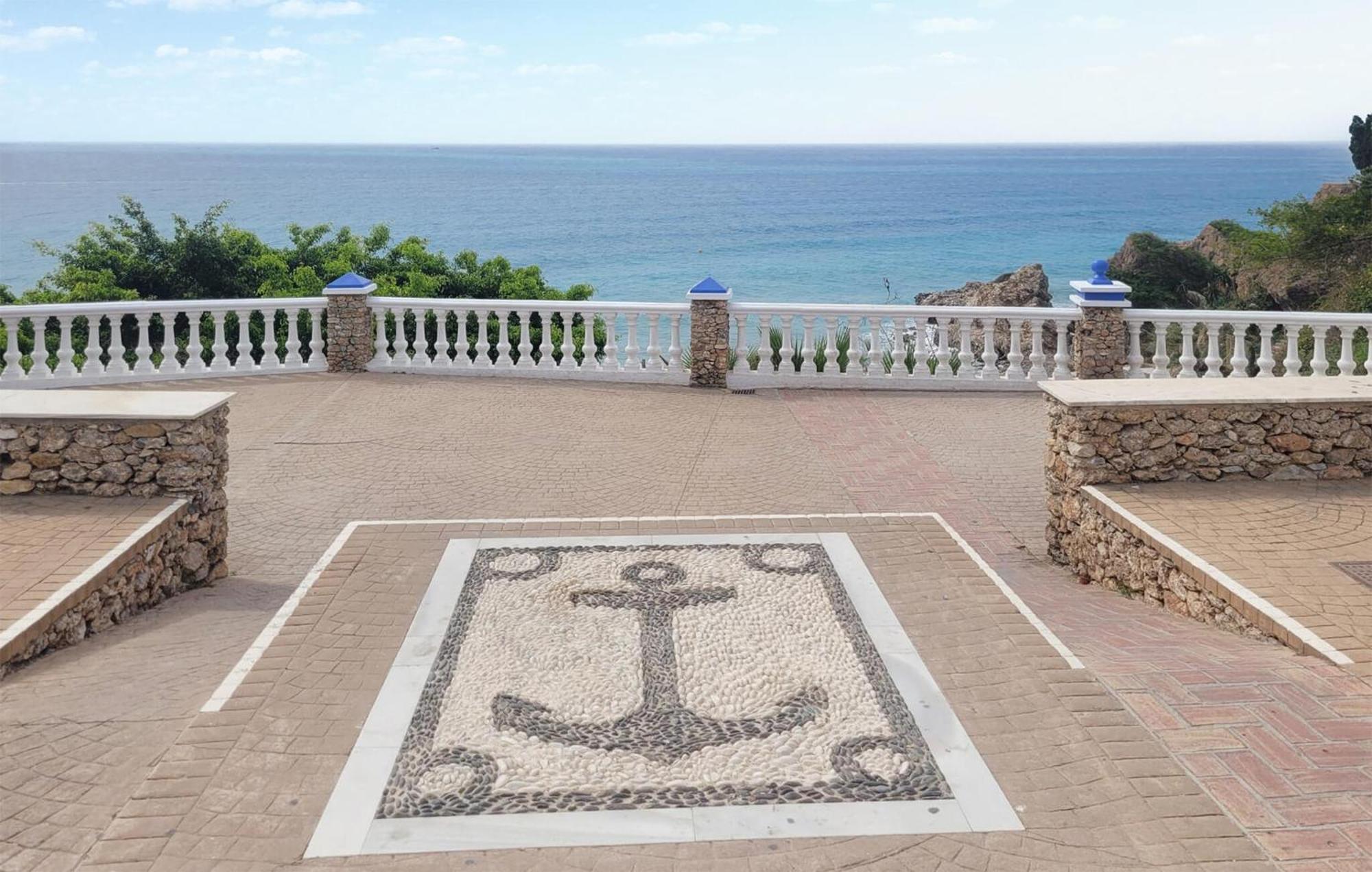2 Bedroom Stunning In Apartamento