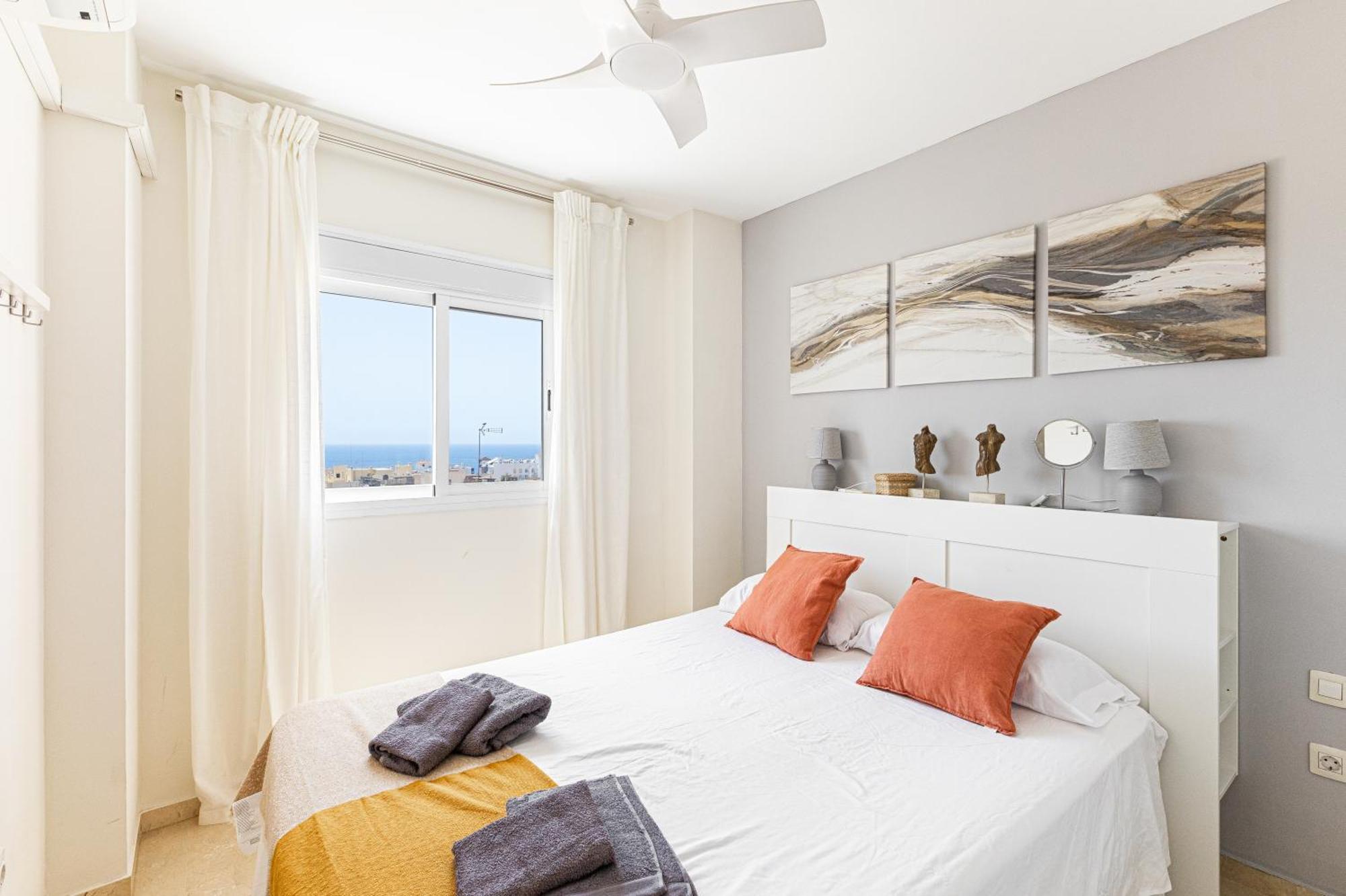 3 Bedroom With Private Rooftop Terrace *