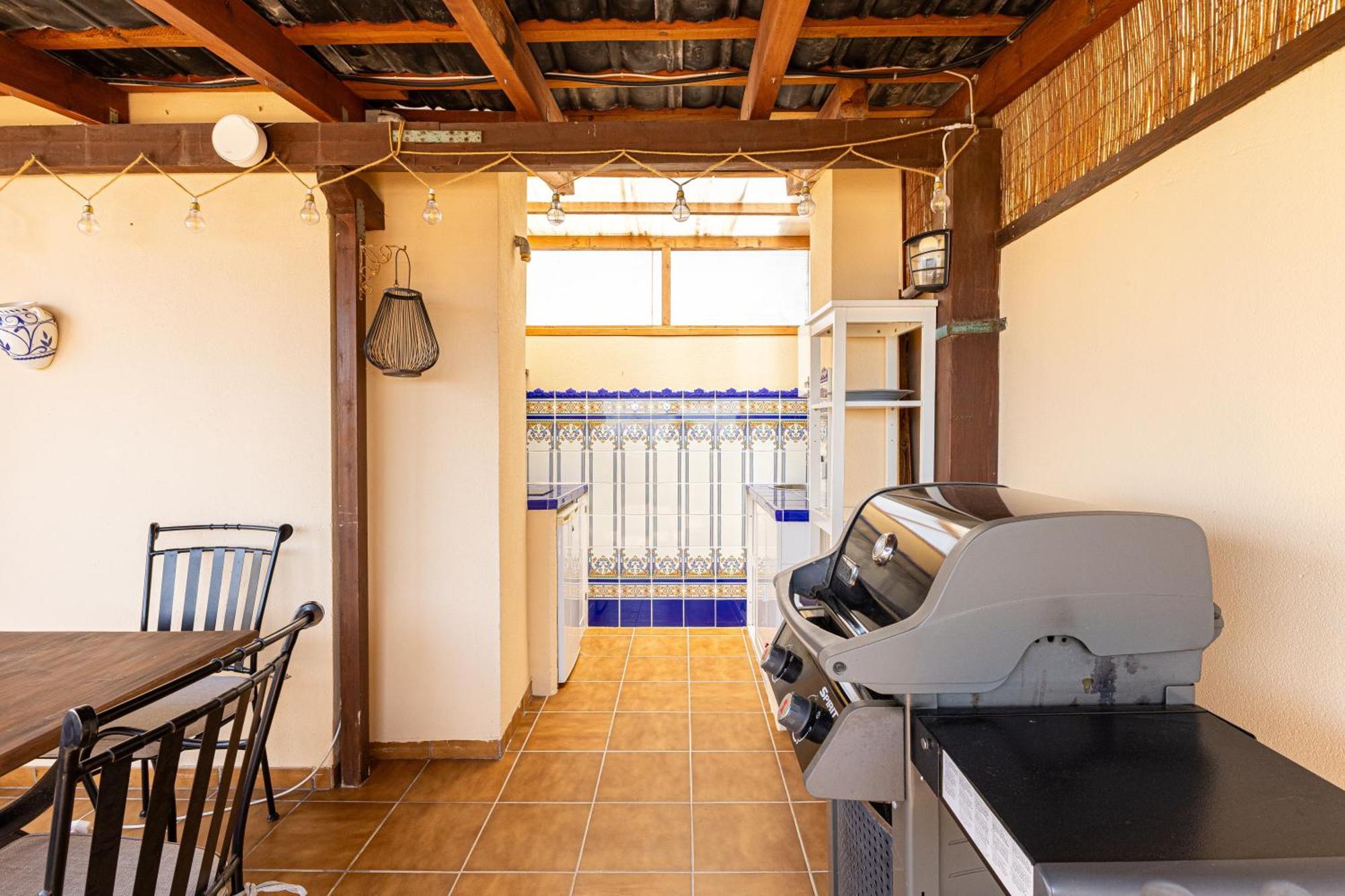 3 Bedroom With Private Rooftop Terrace *