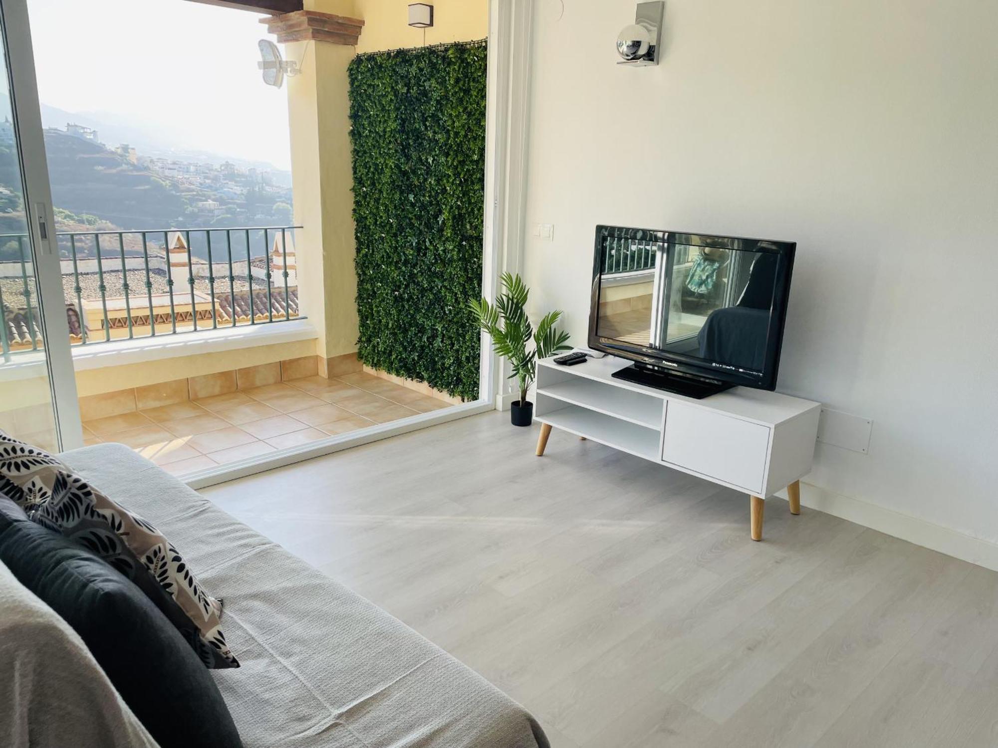 Apartamento Altos De Tamango Con Vistas Y Pisicina Nerja